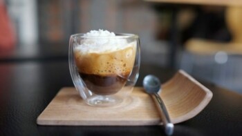 How to Make an Espresso Con Panna