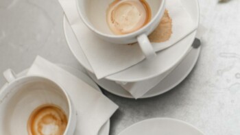 8 Ways to Remove Coffee Stains from Cups!