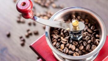 8 Best Manual Hand Coffee Grinders Reviewed