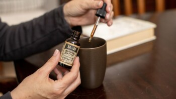 Vanilla Extract in Coffee: Benefits, Does It Go Bad? How-to Guide
